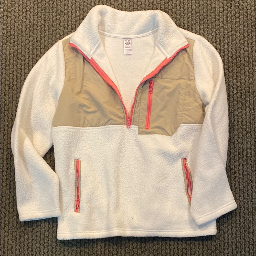 Tē verde White and Tan Fleece Pullover